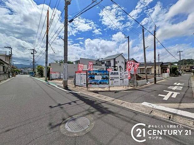 前面道路から撮影した現地写真です♪