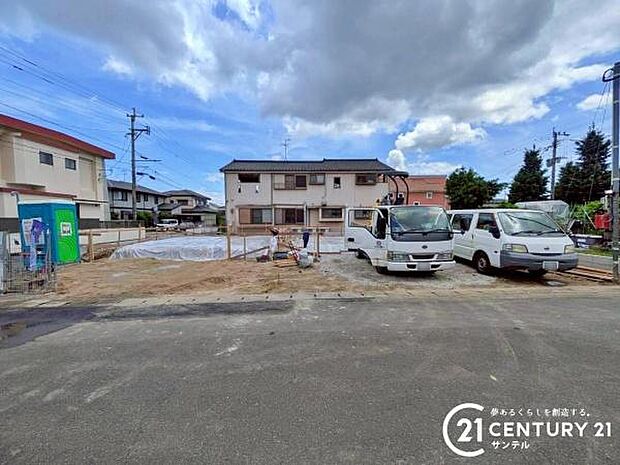 前面道路から撮影した現地写真です♪