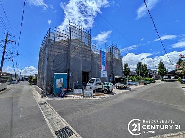 前面道路から撮影した現地写真です♪