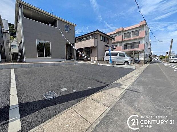 お車は3台駐車可能です。※車種によります