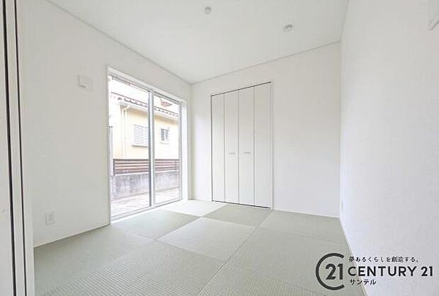 (同仕様モデル写真)和室です♪リビング横に和室があることで和と洋の雰囲気を味わえ素敵な空間を演出でき、お子様の遊び部屋や客間としても利用できます♪