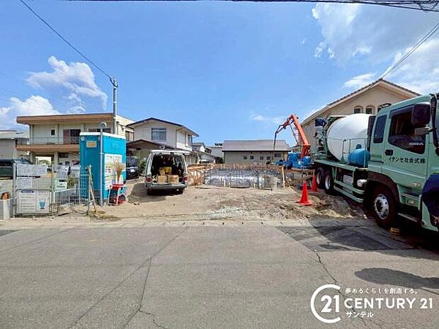 前面道路から撮影した現地写真です♪