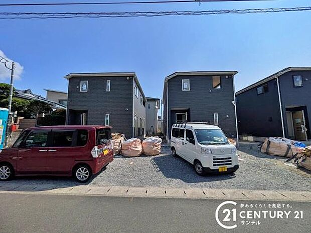 前面道路から撮影した現地写真です♪