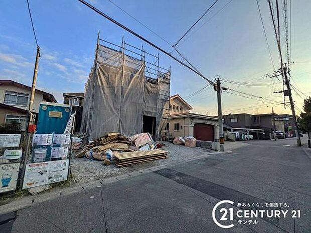前面道路から撮影した現地写真です♪