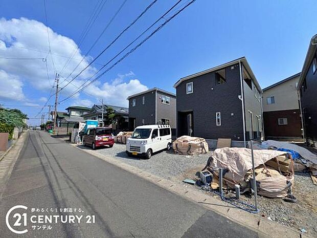 前面道路から撮影した現地写真です♪