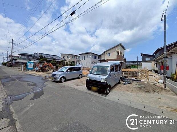 前面道路から撮影した現地写真です♪