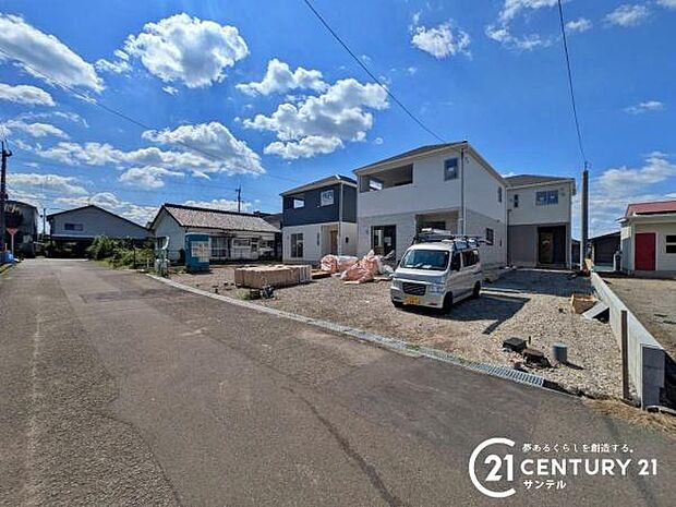 前面道路から撮影した現地写真です♪