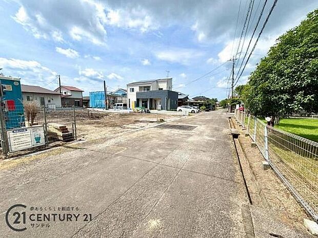 前面道路から撮影した現地写真です。