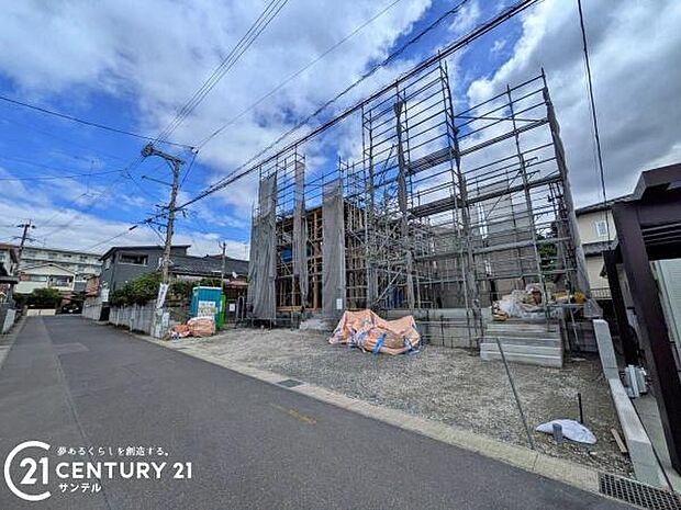 前面道路から撮影した現地写真です♪