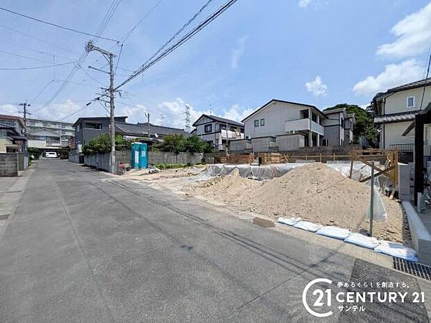 前面道路から撮影した現地写真です。