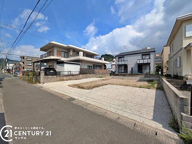 前面道路から撮影した現地写真です。