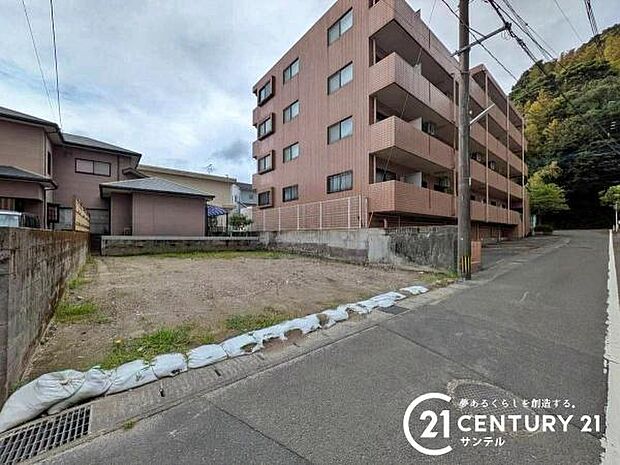 前面道路から撮影した現地写真です♪