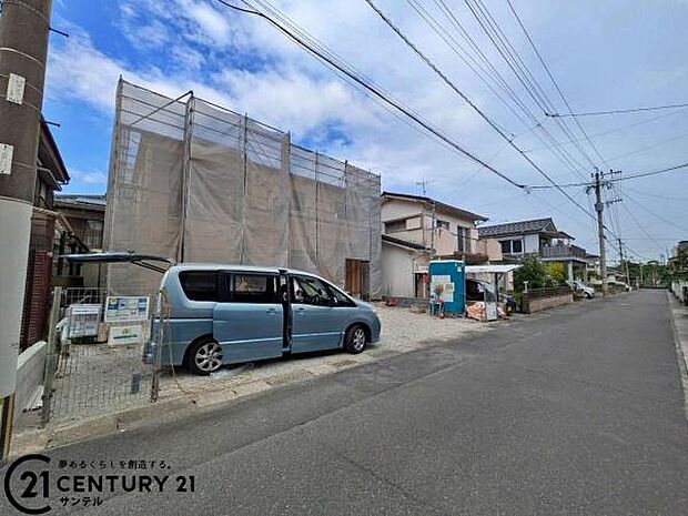 前面道路から撮影した現地写真です。