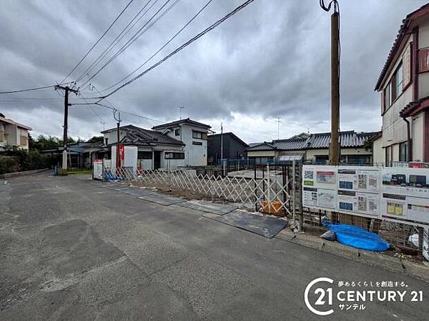 前面道路から撮影した現地写真です♪