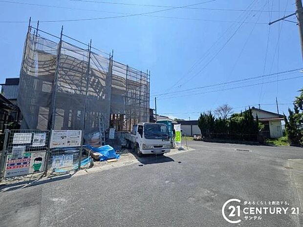 前面道路から撮影した現地写真です♪