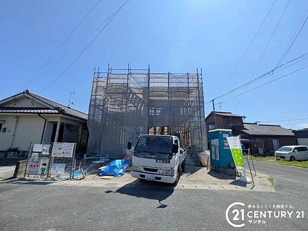 前面道路から撮影した現地写真です♪