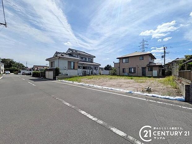 前面道路から撮影した現地写真です。
