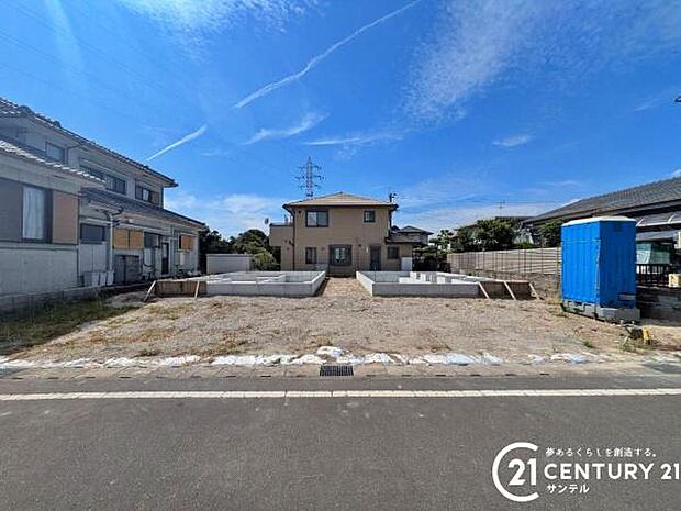 前面道路から撮影した現地写真です。