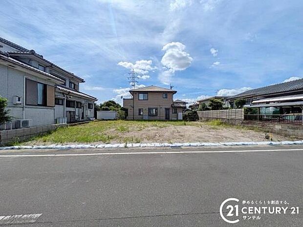 前面道路から撮影した現地写真です。