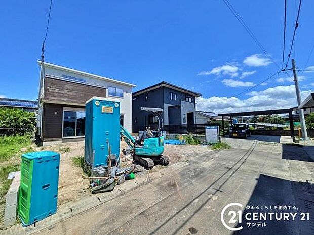 前面道路から撮影した現地写真です♪