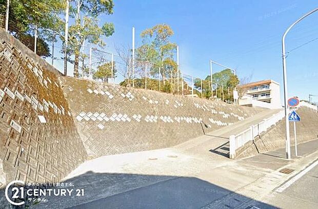 鹿児島市立向陽小学校まで1100m