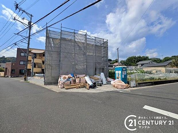 前面道路から撮影した現地写真です。