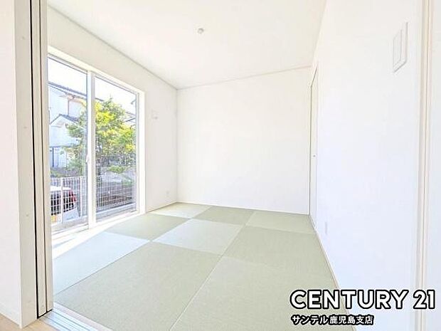 (同仕様モデル写真)和室です♪リビング横に和室があることで和と洋の雰囲気を味わえ素敵な空間を演出でき、お子様の遊び部屋や客間としても利用できます♪