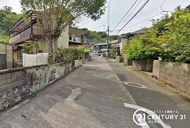前面道路から撮影した現地写真です♪