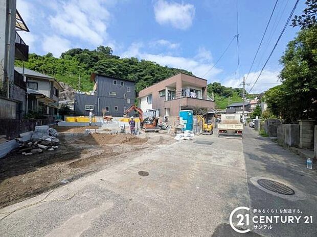 前面道路から撮影した現地写真です。