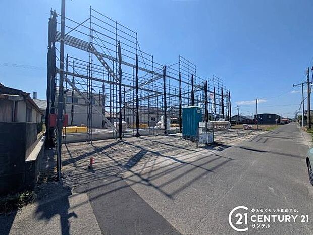 前面道路から撮影した現地写真です♪