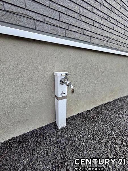 （同仕様モデル）洗車やお掃除に利用できる屋外立水栓です♪特にお車は、降灰した後にすぐに洗い流せます！