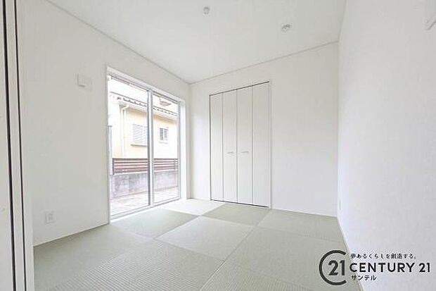 (同仕様モデル写真)和室です♪リビング横に和室があることで和と洋の雰囲気を味わえ素敵な空間を演出でき、お子様の遊び部屋や客間としても利用できます♪