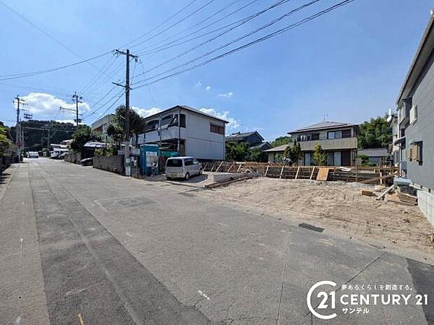 前面道路から撮影した現地写真です。