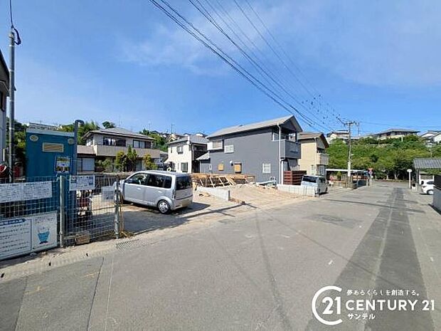前面道路から撮影した現地写真です。
