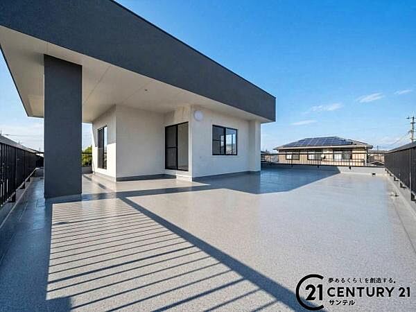 日当たり良好なバルコニーです♪ぽかぽかした天気の良い日は、洗濯物を外で干すことが出来ます♪