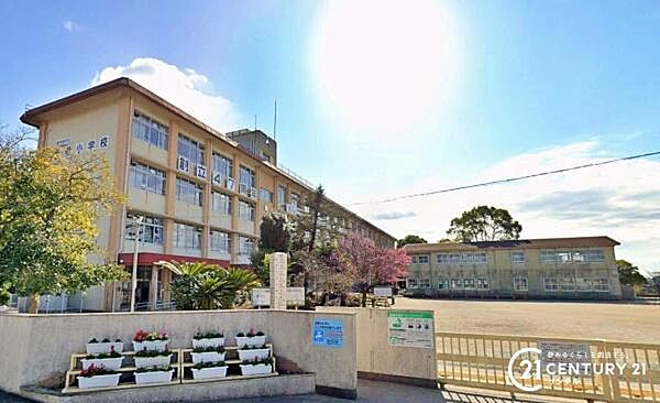 鹿児島市立西陵小学校まで1000m