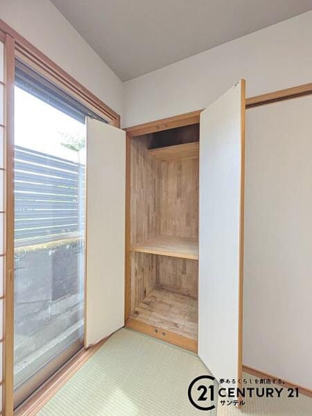 1F4.5帖洋室の収納になります♪あると便利な収納になります♪