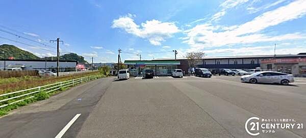 ファミリーマート姶良東餅田店まで270m