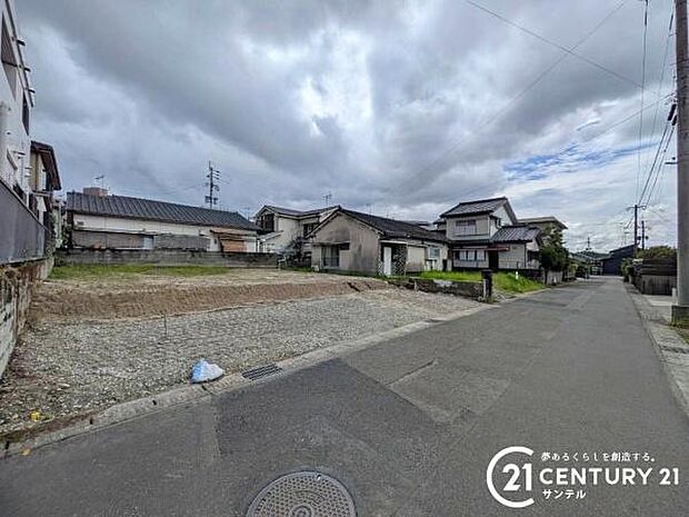 前面道路から撮影した現地写真です。
