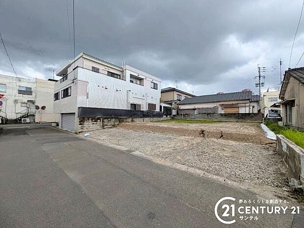 前面道路から撮影した現地写真です。