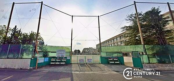 鹿児島市立緑丘中学校まで2300m