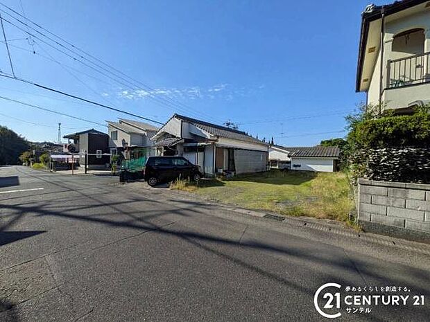 前面道路から撮影した現地写真です。