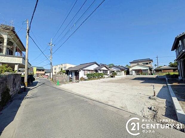 前面道路から撮影した現地写真です。