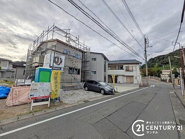 前面道路から撮影した現地写真です。