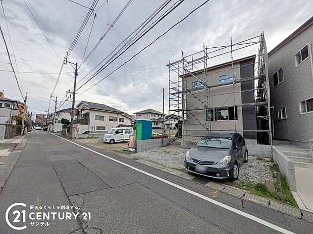 前面道路から撮影した現地写真です。