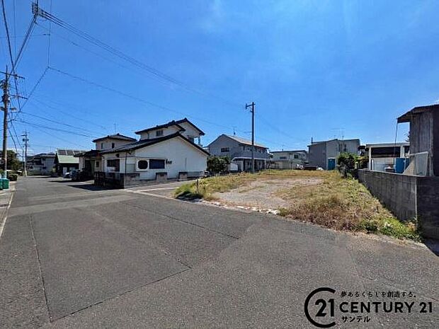 前面道路から撮影した現地写真です。