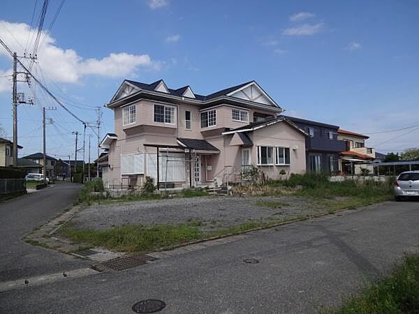 【駐車場】前面道路は交通量の少ない生活道路です