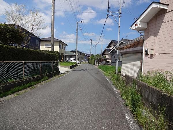 【駐車場】前面道路は交通量の少ない生活道路です