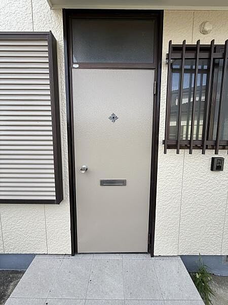 【玄関】訪れる方を優しく迎えてくれる玄関