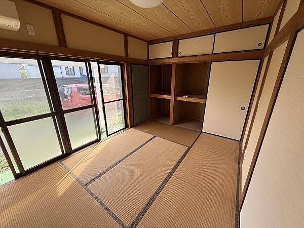 【和室】押入れもあり収納も充実